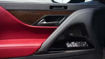 LEXUS LX600 SIGNATURE 3.5L  PETROL 2023 BLACK / RED