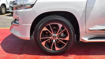 Toyota Land Cruiser VXR 5.7 2021 Model Year