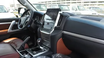 Toyota Land Cruiser VXR 5.7 2021 Model Year