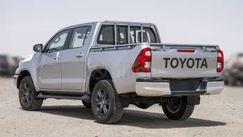 TOYOTA HILUX DC 2.7L PETROL MT 4X4 P.WINDOW MY2023 – SILVER