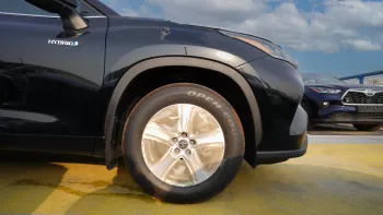 Toyota Highlander Hybrid LE 2.5L 2023 Black Color