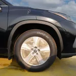 Toyota Highlander Hybrid LE 2.5L 2023 Black Color - Thumbnail 2