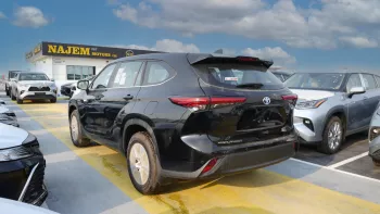 Toyota Highlander Hybrid LE 2.5L 2023 Black Color