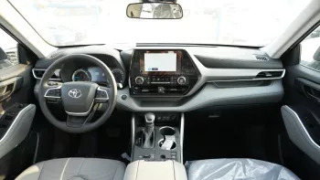Toyota Highlander Hybrid LE 2.5L 2023 Black Color