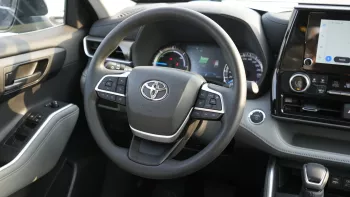 Toyota Highlander Hybrid LE 2.5L 2023 Black Color