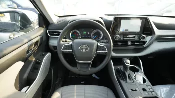 Toyota Highlander Hybrid LE 2.5L 2023 Black Color