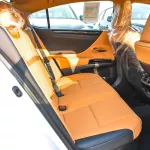 Lexus ES300h Hybrid 2023 White Color - Thumbnail 17