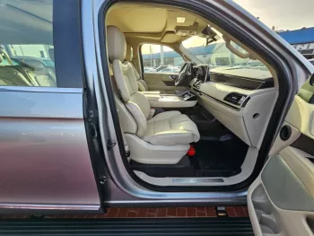 2020 Lincoln Navigator 3.5L Full Option GCC Specs Silver Color