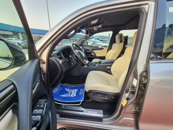 Lexus LX 570 5.7L V8 VIP A/T GRAY COLOR 2021