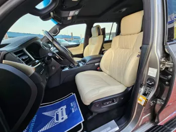 Lexus LX 570 5.7L V8 VIP A/T GRAY COLOR 2021