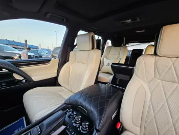 Lexus LX 570 5.7L V8 VIP A/T GRAY COLOR 2021
