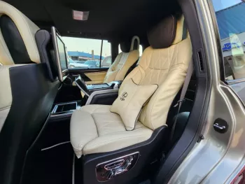 Lexus LX 570 5.7L V8 VIP A/T GRAY COLOR 2021