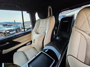 Lexus LX 570 5.7L V8 VIP A/T GRAY COLOR 2021