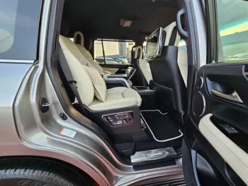 Lexus LX 570 5.7L V8 VIP A/T GRAY COLOR 2021