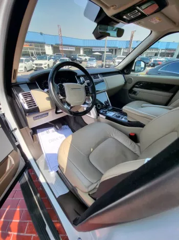 Land Rover Range Rover Vogue 3.0L Full OPTION 2018 GCC Specs WHITE COLOR