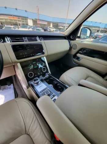 Land Rover Range Rover Vogue 3.0L Full OPTION 2018 GCC Specs WHITE COLOR