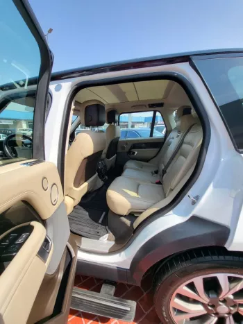 Land Rover Range Rover Vogue 3.0L Full OPTION 2018 GCC Specs WHITE COLOR