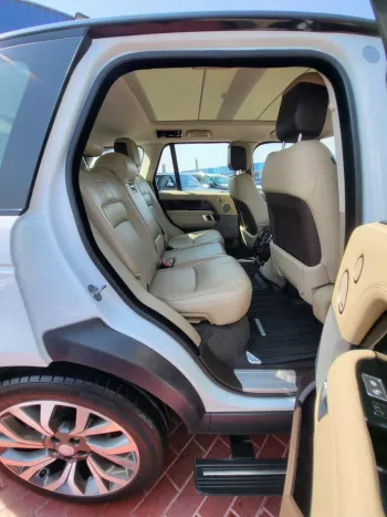 Land Rover Range Rover Vogue 3.0L Full OPTION 2018 GCC Specs WHITE COLOR