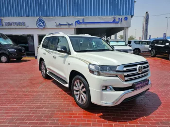 TOYOTA LAND CRUISER 2021 V8 4WD FULL OPTION WHITE COLOR