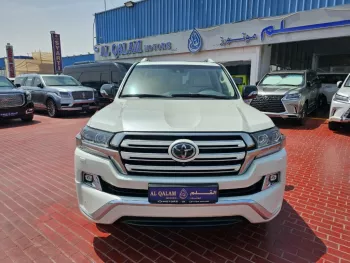 TOYOTA LAND CRUISER 2021 V8 4WD FULL OPTION WHITE COLOR