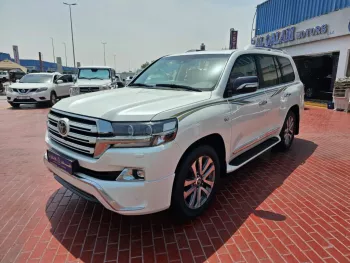 TOYOTA LAND CRUISER 2021 V8 4WD FULL OPTION WHITE COLOR