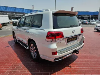 TOYOTA LAND CRUISER 2021 V8 4WD FULL OPTION WHITE COLOR