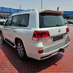 TOYOTA LAND CRUISER 2021 V8 4WD FULL OPTION WHITE COLOR - Thumbnail 6