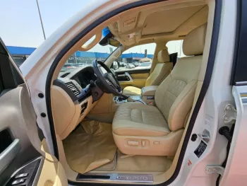 TOYOTA LAND CRUISER 2021 V8 4WD FULL OPTION WHITE COLOR