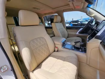 TOYOTA LAND CRUISER 2021 V8 4WD FULL OPTION WHITE COLOR