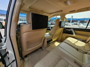 TOYOTA LAND CRUISER 2021 V8 4WD FULL OPTION WHITE COLOR
