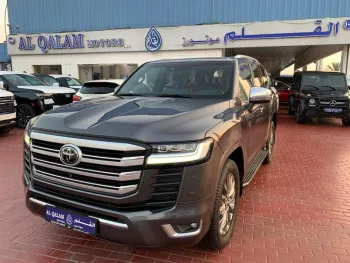 TOYOTA LAND CRUISER VXR V6 TWIN TURBO GCC SPECS FULL OPTION 2022 GRAY COLOR