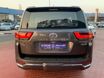 TOYOTA LAND CRUISER VXR V6 TWIN TURBO GCC SPECS FULL OPTION 2022 GRAY COLOR