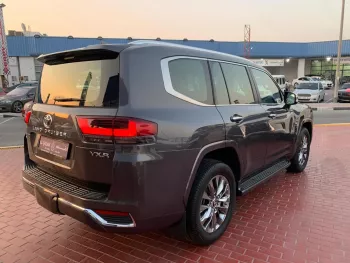 TOYOTA LAND CRUISER VXR V6 TWIN TURBO GCC SPECS FULL OPTION 2022 GRAY COLOR