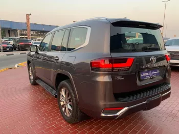 TOYOTA LAND CRUISER VXR V6 TWIN TURBO GCC SPECS FULL OPTION 2022 GRAY COLOR