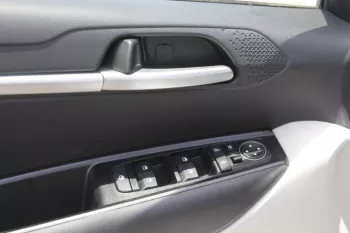 KIA SONET 1.5L A/T WITH SUNROOF MODEL 2023
