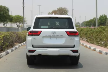 TOYOTA LAND CRUISER VXR 3.5L PETROL 4WD 2023 WHITE