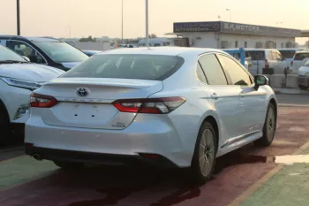 TOYOTA CAMRY GLE 2.5L HYBRID FWD 2023 MODEL YEAR WHITE