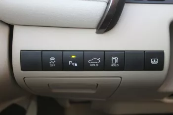 TOYOTA CAMRY GLE 2.5L HYBRID FWD 2023 MODEL YEAR WHITE