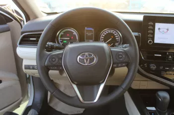 TOYOTA CAMRY GLE 2.5L HYBRID FWD 2023 MODEL YEAR WHITE