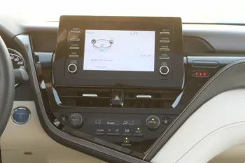 TOYOTA CAMRY GLE 2.5L HYBRID FWD 2023 MODEL YEAR WHITE