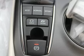 TOYOTA CAMRY GLE 2.5L HYBRID FWD 2023 MODEL YEAR WHITE
