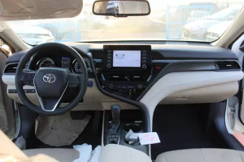 TOYOTA CAMRY GLE 2.5L HYBRID FWD 2023 MODEL YEAR WHITE