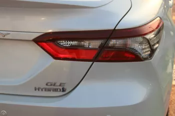 TOYOTA CAMRY GLE 2.5L HYBRID FWD 2023 MODEL YEAR WHITE