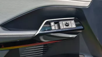 VOLKSWAGEN ID.6 FULL ELECTRIC RWD 2023 MODEL YEAR WHITE