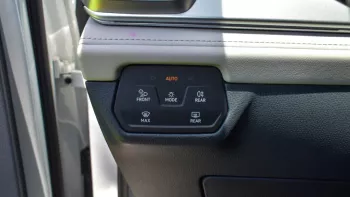 VOLKSWAGEN ID.6 FULL ELECTRIC RWD 2023 MODEL YEAR WHITE