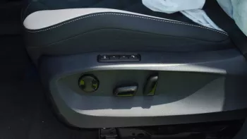 VOLKSWAGEN ID.6 FULL ELECTRIC RWD 2023 MODEL YEAR WHITE