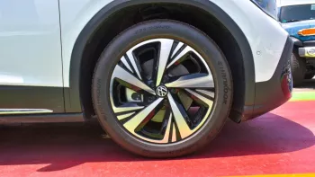 VOLKSWAGEN ID.6 FULL ELECTRIC RWD 2023 MODEL YEAR WHITE