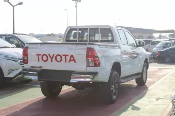 TOYOTA HILIUX 2.7L PETROL 4WD 2023 MODEL YEAR WHITE
