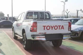TOYOTA HILIUX 2.7L PETROL 4WD 2023 MODEL YEAR WHITE