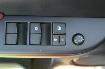 TOYOTA HILIUX 2.7L PETROL 4WD 2023 MODEL YEAR WHITE